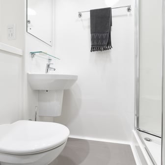 Gold En Suite - Image 5